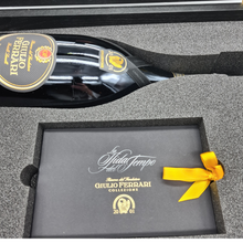 Carica l'immagine nel visualizzatore di Gallery, Giulio Ferrari Collezione Riserva del Fondatore 2001